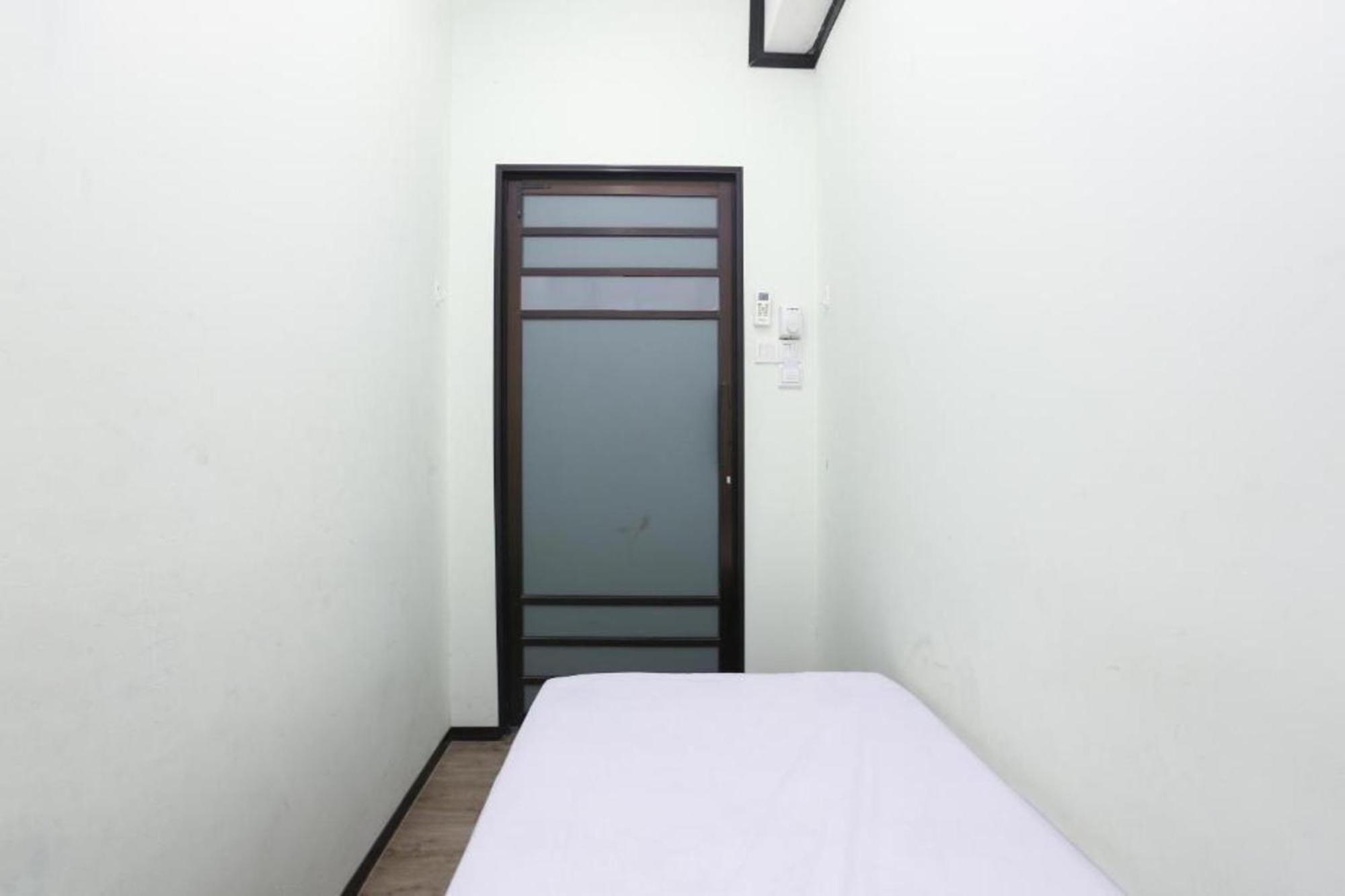 Spot On 90587 The Space Inn Kuala Terengganu Exteriör bild